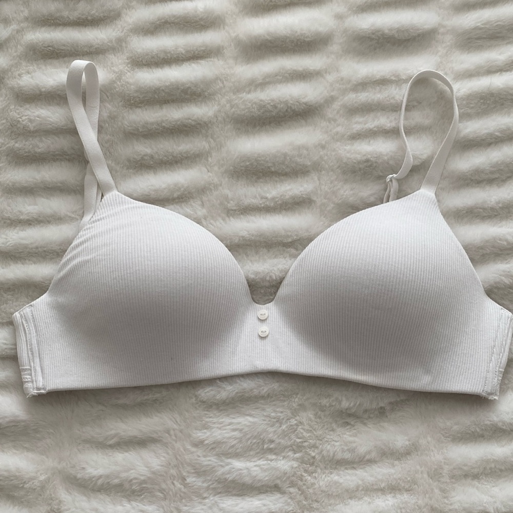 Victoria’s Secret t-shirt lightly lined wireless bra 32DD